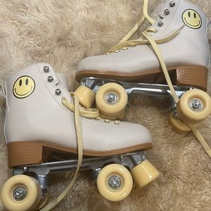 Altrd State size 8 Smiley Roller Skates